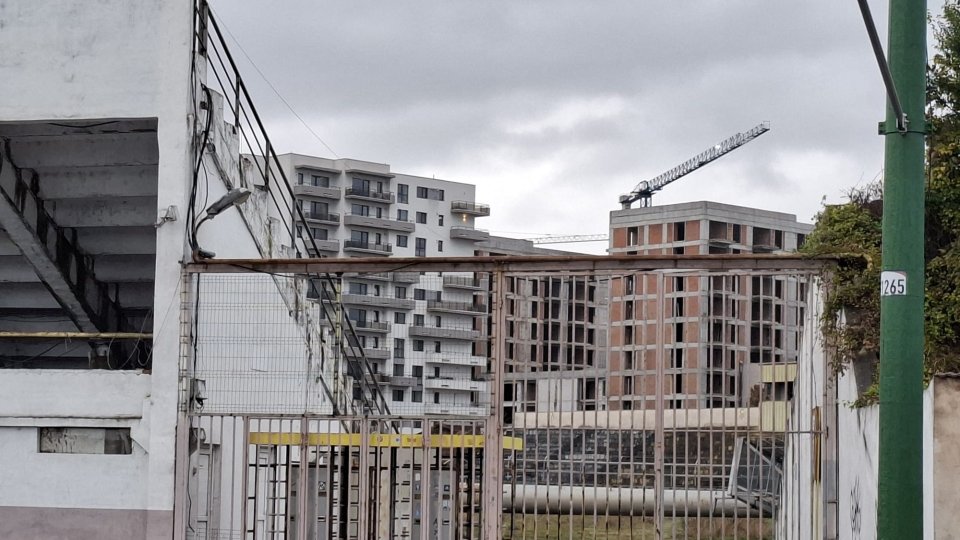 A început demolarea Stadionului Tineretului! | FOTO