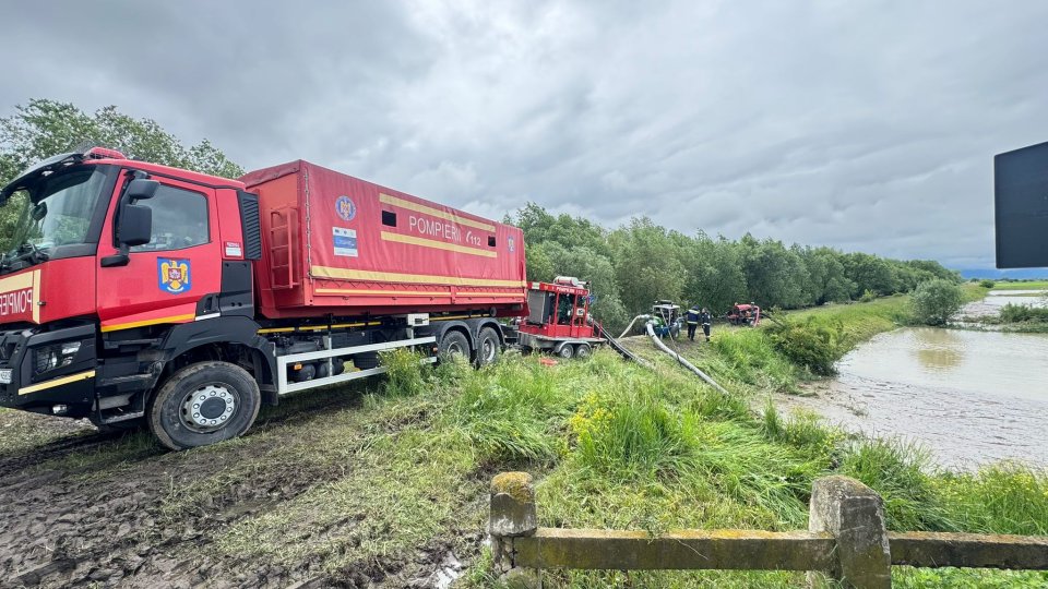 VIDEO Bilanț provizoriu al inundațiilor în județul Brașov: 120 de hectare afectate, 86 de gospodării și 90 de curți inundate