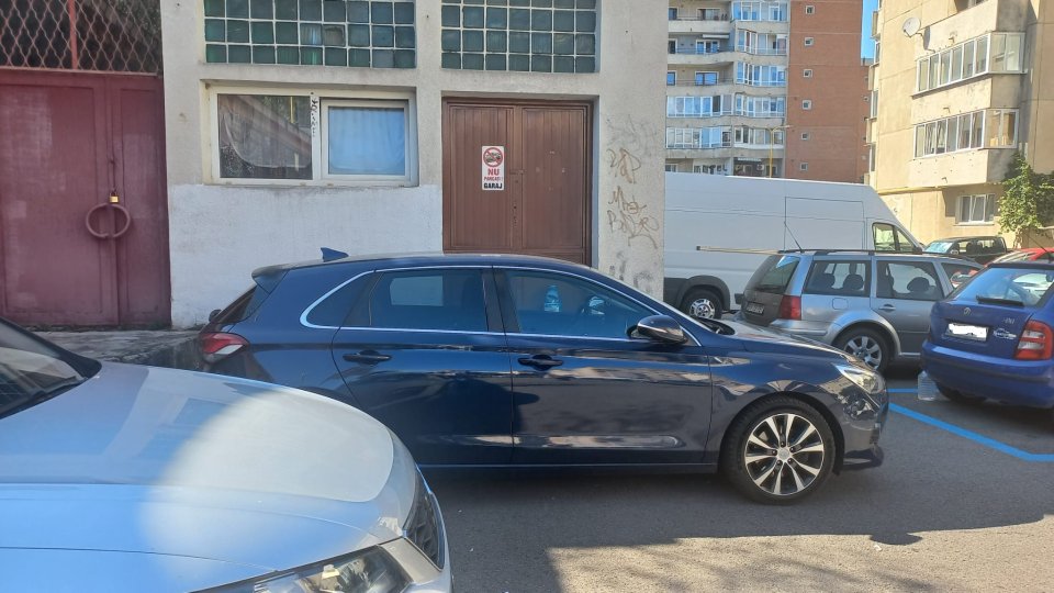 Problema locurilor de parcare din municipiul Brașov, imposibil de rezolvat în totalitate