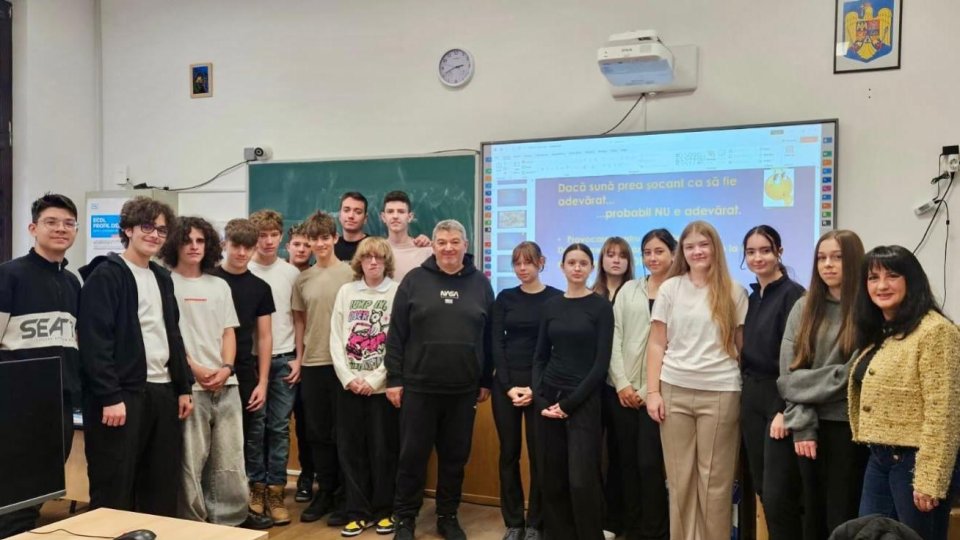 Mai mulți elevi de la Colegiul Unirea din Brașov au învățat cum să depisteze știrile false prin metoda STOP