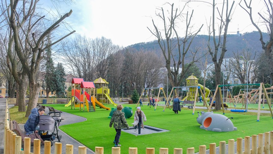 VIDEO Un nou loc de joacă în Parcul Titulescu FOTO