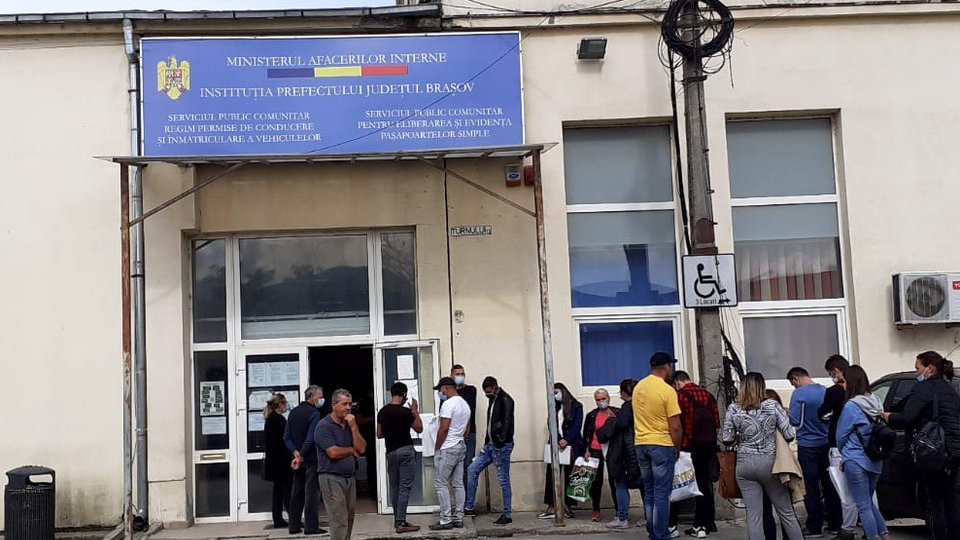 Se trag obloanele la casieria Serviciului Permise auto și Înmatriculări