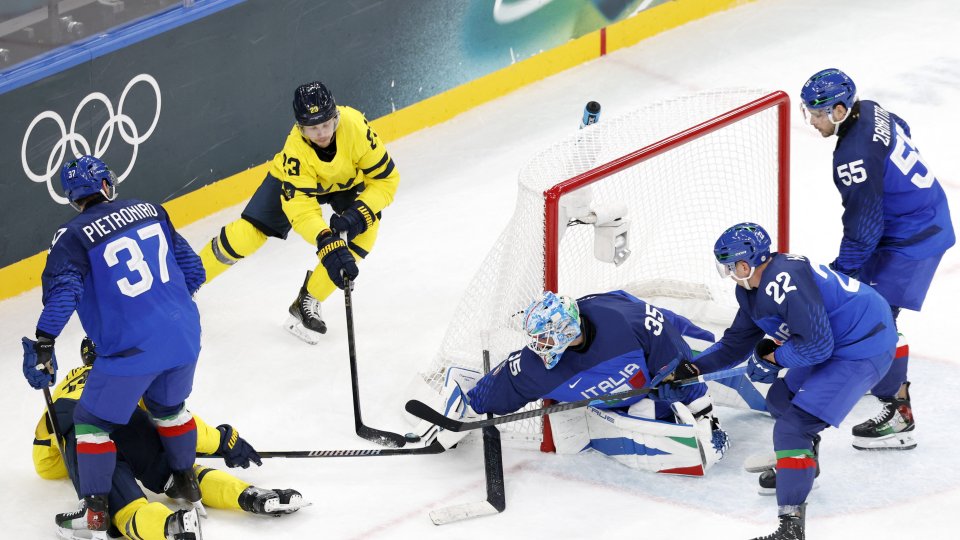Hochei: Slovacia surprinde Finlanda, iar Suedia învinge Italia la debutul hocheiului olimpic | VIDEO