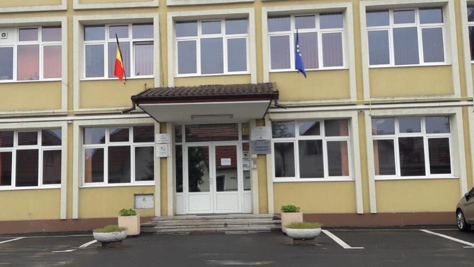 Începe înscrierea la concursul pentru funcțiile vacante de director și director ajunct