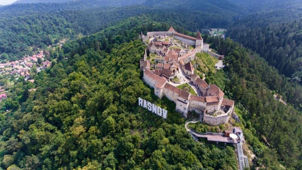 Primăria Râșnov caută voluntari pentru curățarea Cetății