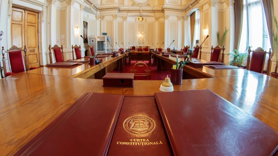CCR amână decizia în cazul noii legi de reformă a pensiilor magistraților