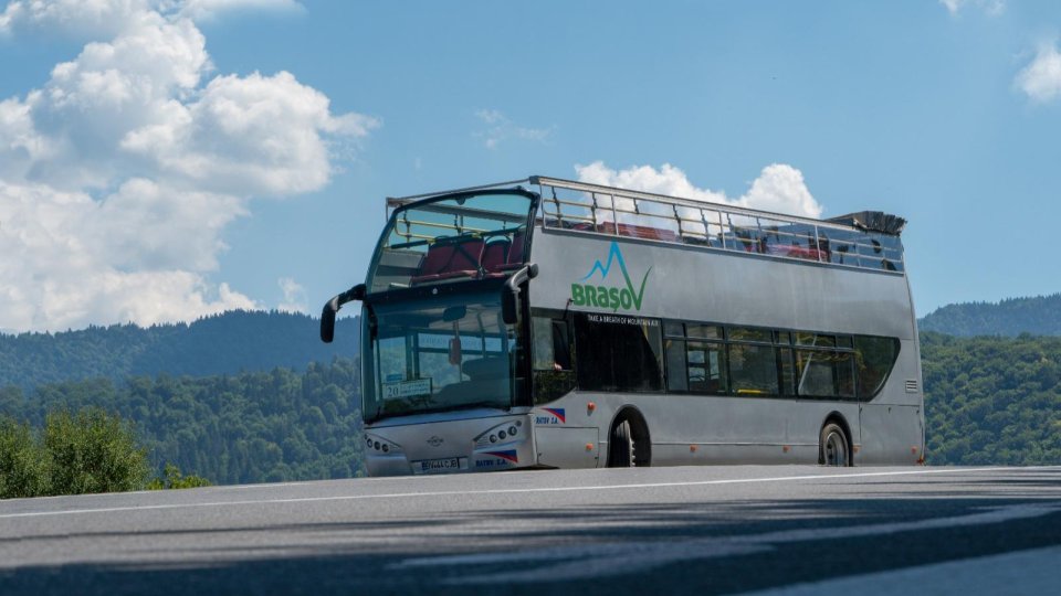 Autobuzul etajat revine pe traseul Livada Poștei – Poiana Brașov