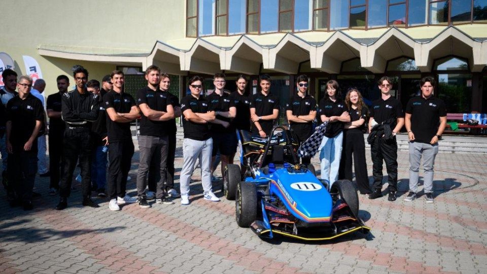 Noaptea Cercetătorilor: Fotografii cu campionii și monoposturile BlueStreamline