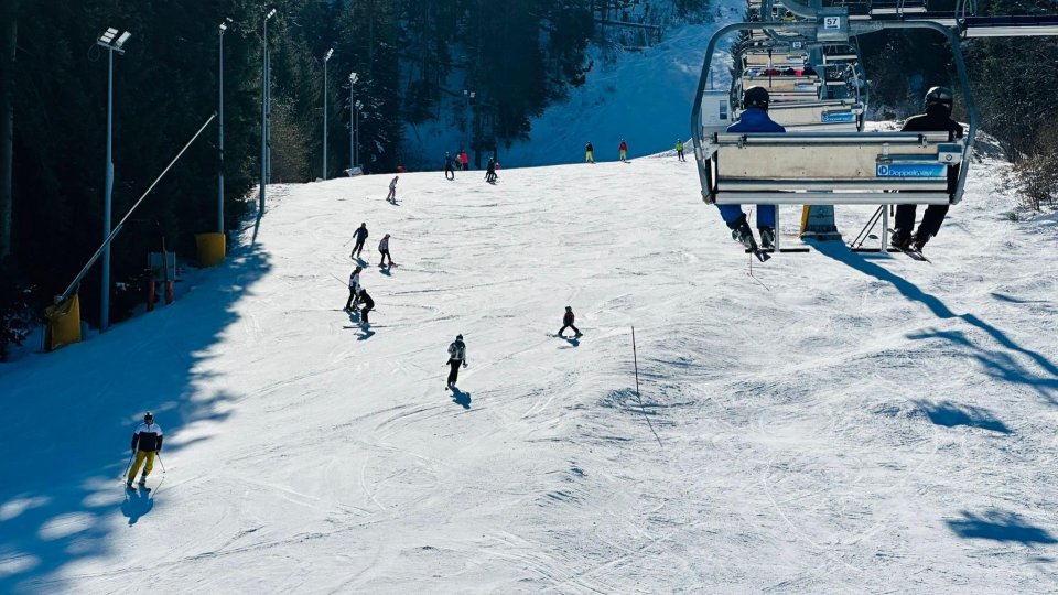 Instalațiile de transport pe cablu din Poiana Brașov pornesc mai devreme