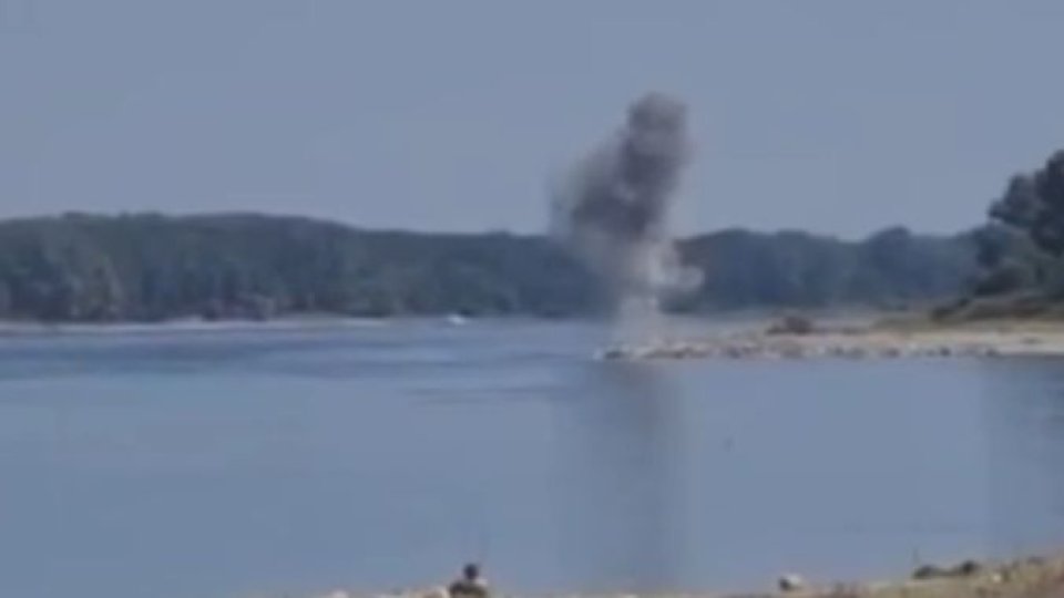 MApN, o nouă încercare de detonare a unei stânci pe Dunăre