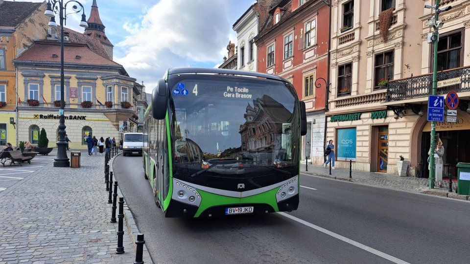 Brașovenii nu mai pot plăti călătoriile cu autobuzul prin SMS