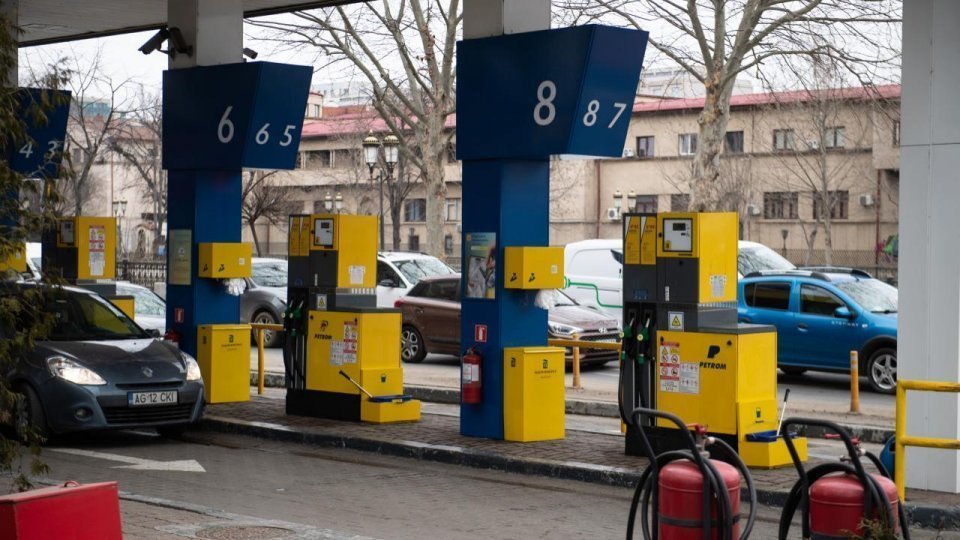 Preţul carburanţilor atinge şi la noi maxime istorice