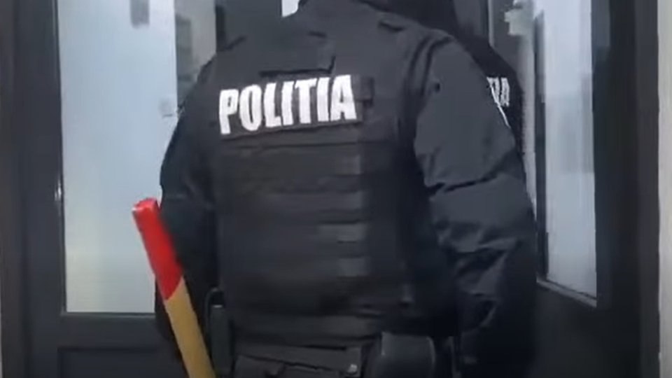 Percheziții la doi bărbați care l-au amenințat cu moartea pe actorul Victor Rebengiuc