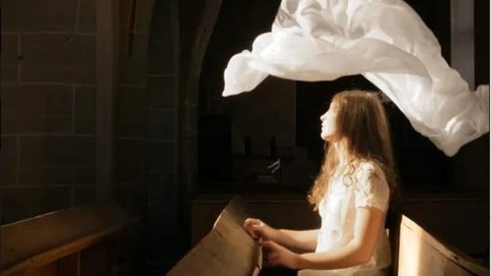 Trupa de teatru a Colegiului „Grigore Antipa” din Brașov prezintă spectacolul „Ajunge”