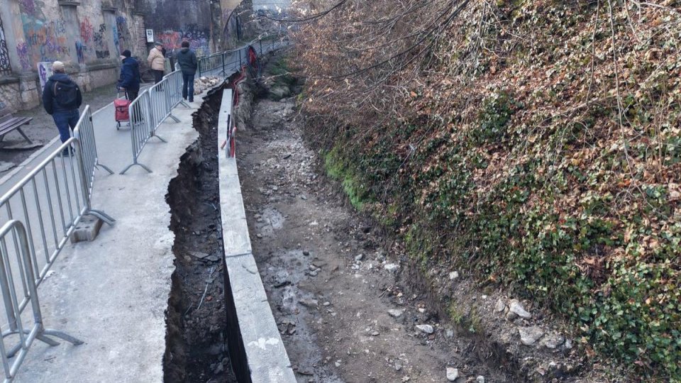 Se reiau lucrările de reparații și întreținere a malurilor pârâului Graft