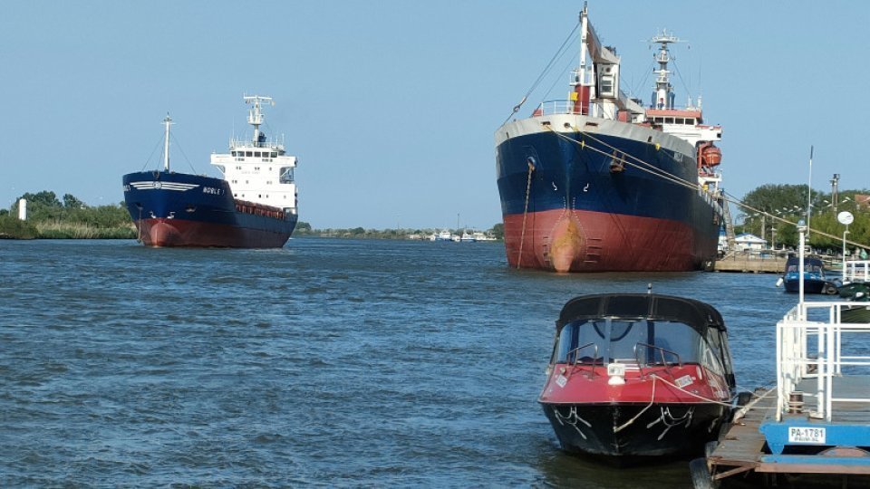 Navă lovită de dronă, în flăcări între Sulina și Sfântu Gheorghe