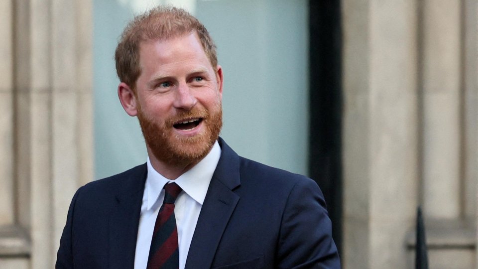 Prinţul Harry vrea să se împace cu familia