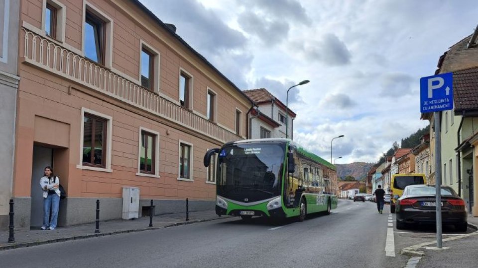 3 linii de transport în comun cu circulația oprită, sâmbătă, în Piața Unirii