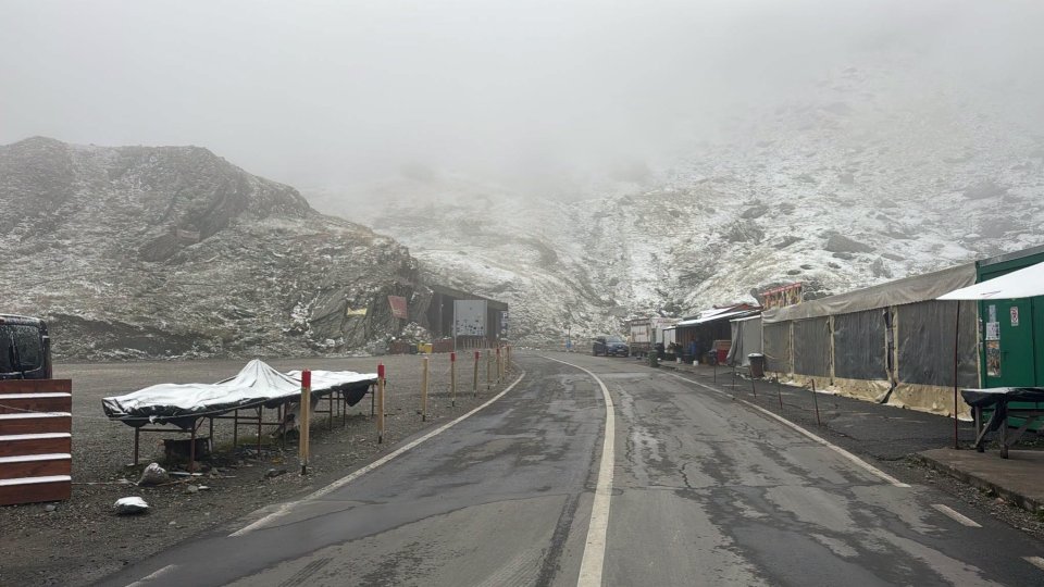 Prima ninsoare pe Transfăgărășan