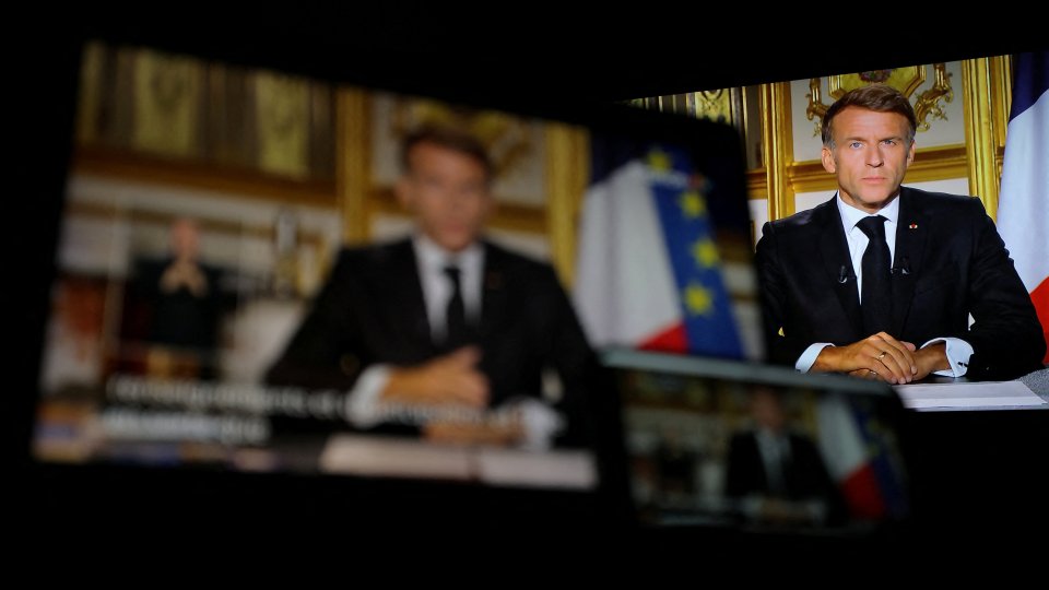 Emmanuel Macron condamnă violenţele din Franţa şi cere răspunsuri despre pregătirea dispozitivului de securitate