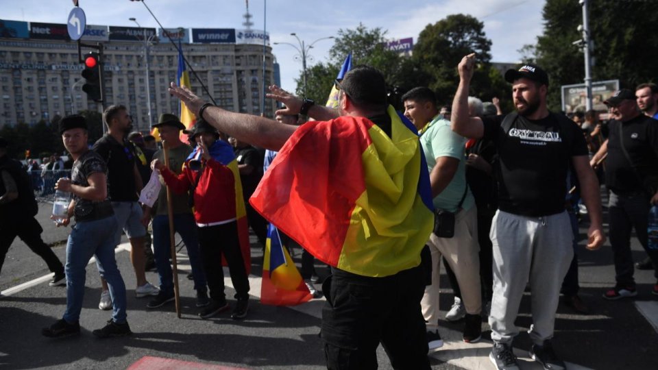 Protestul neautorizat al oierilor din Piaţa Victoriei a fost marcat de violenţe