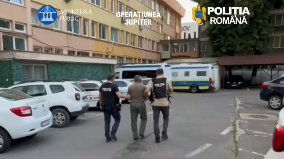 Percheziții în Brașov: arme, muniții, trofee de vânătoare și peste 50 de kilograme de carne de vânat, descoperite de polițiști | VIDEO