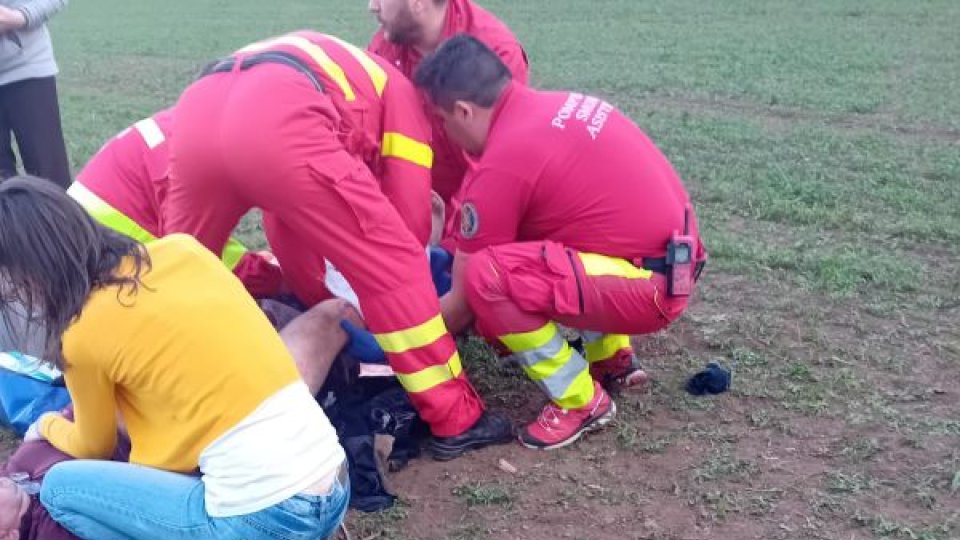Bărbat rănit grav după ce a căzut cu parapanta, la Tărlungeni