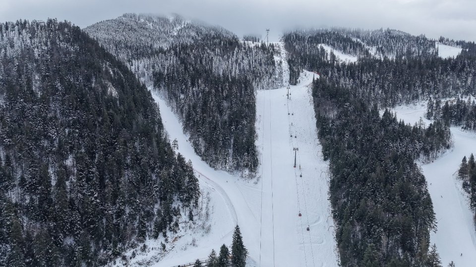Schi în Poiana Brașov - din weekend va funcționa nocturna pe pârtia Lupului inferior și se va schia pe Subteleferic