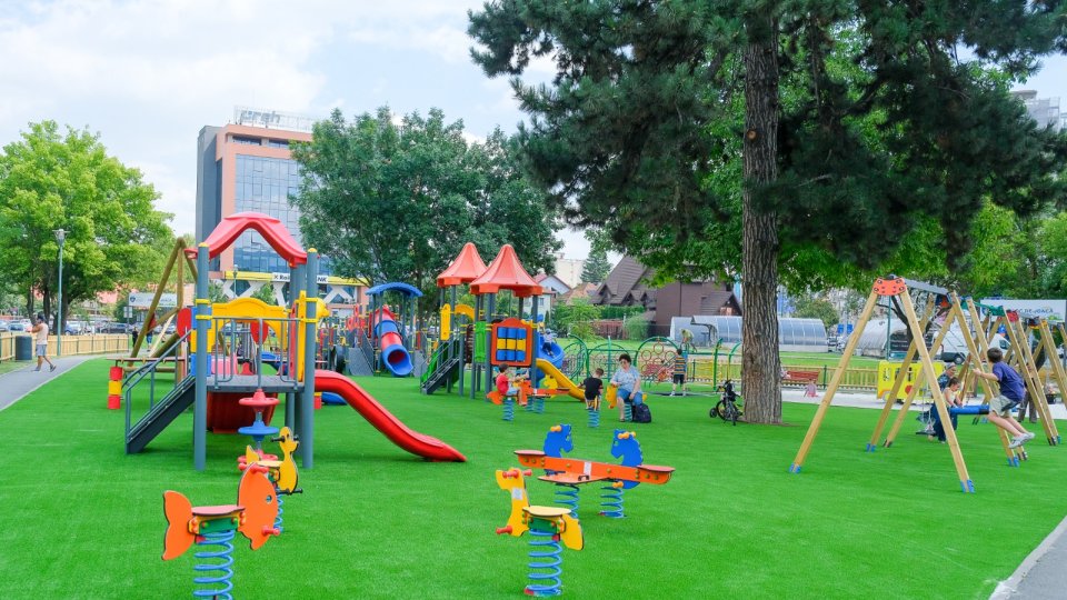 Primăria a deschis, în Centrul Civic, cel mai nou loc de joacă din municipiul Brașov