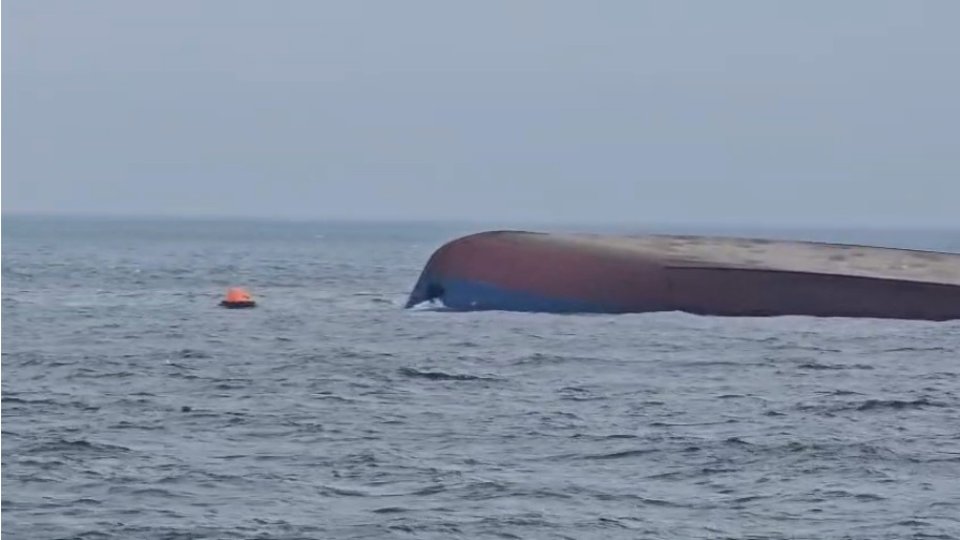 O navă comercială sub pavilion Comore a fost lovită în această dimineaţă de drone în Marea Neagră