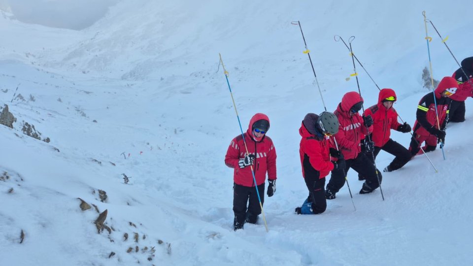 Tânărul de 18 ani dispărut în Munții Bucegi, în continuare de negăsit!