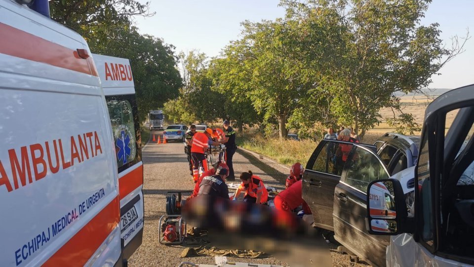 Botoșani: 15 victime după o coliziune între un autocar și un autoturism