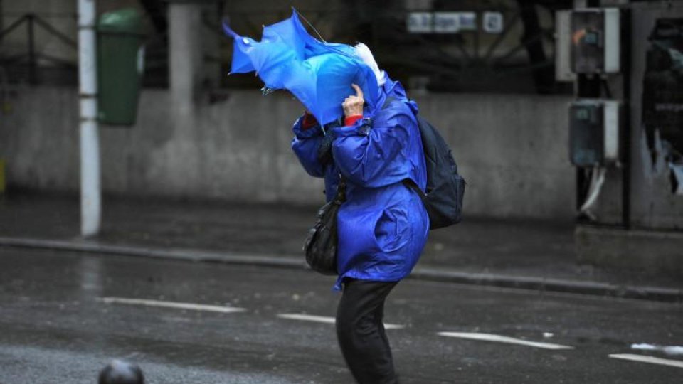 Brașovul este sub avertizare Cod galben de intensificări ale vântului