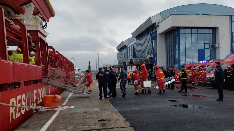 Navele de salvare caută trei marinari dispăruți de pe nava lovită de drone în Marea Neagră