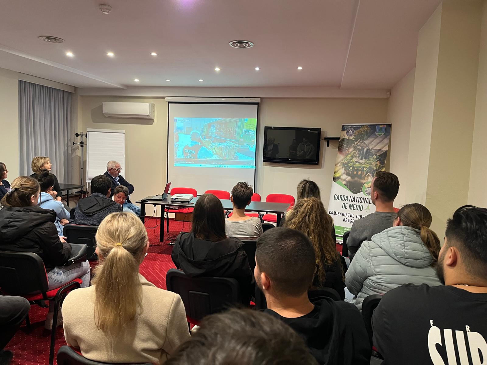 Comisarul general al Gărzii Naționale de Mediu Brașov, luat la întrebări de studenții brașoveni /