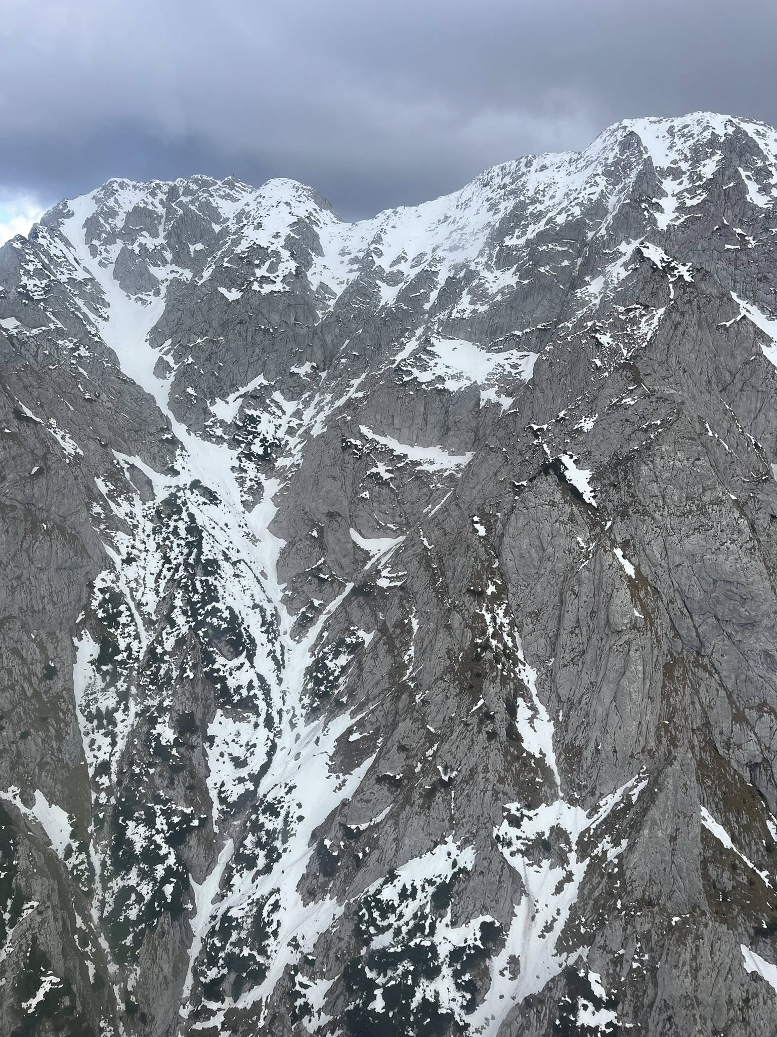 Încă un turist și-a pierdut viața în Piatra Craiului /