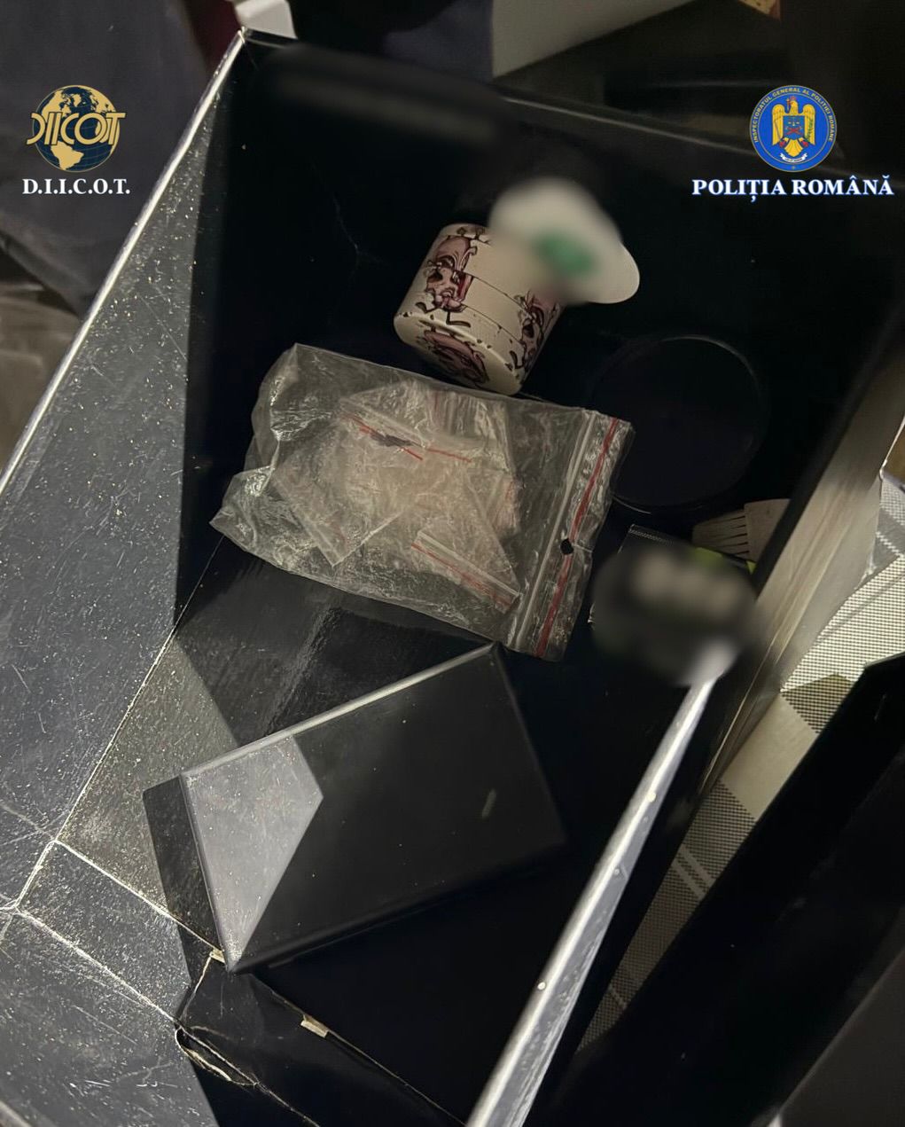 Percheziții la traficanți de droguri de risc și mare risc /