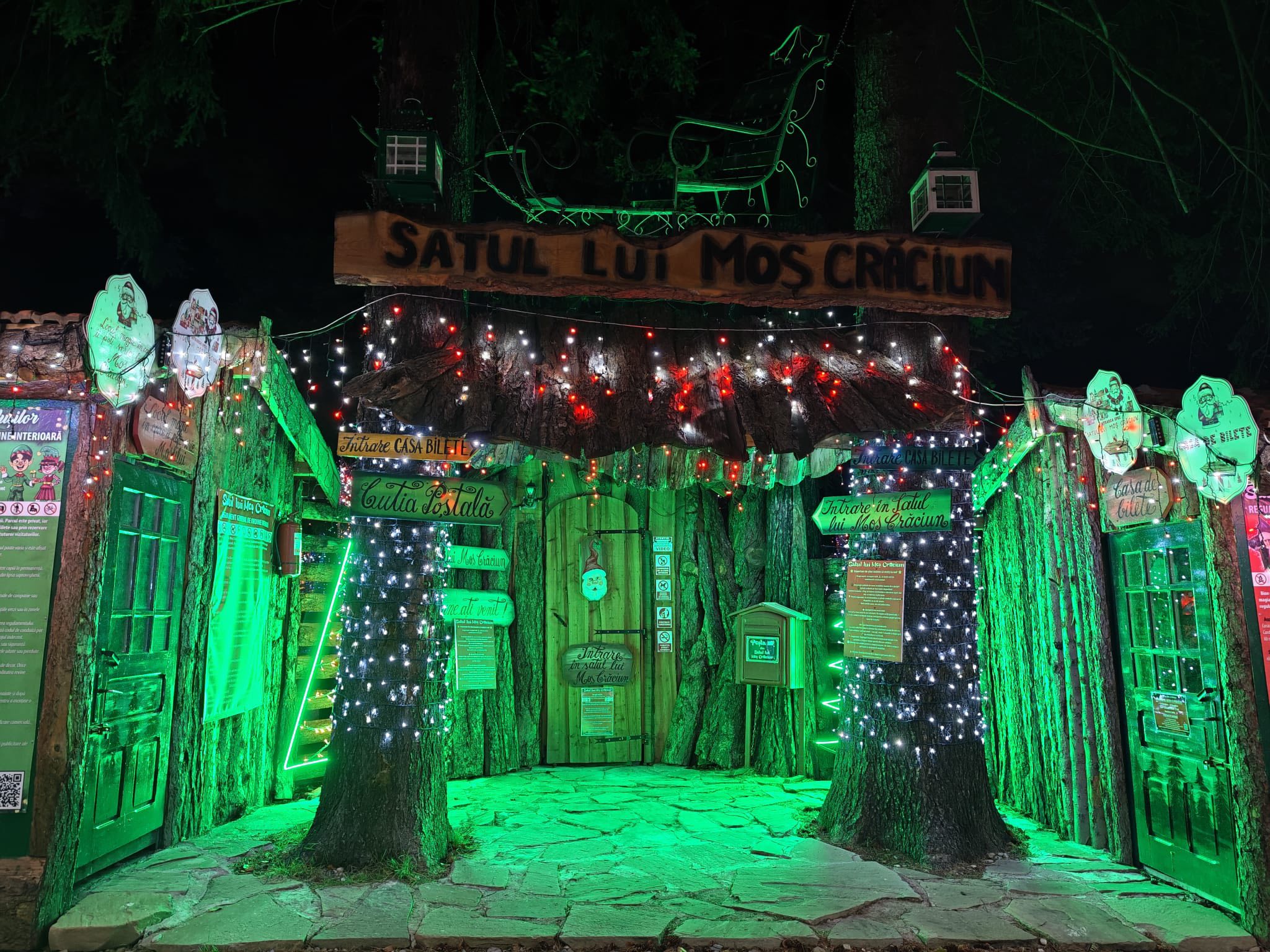 Două lumi de basm pentru copii, de sărbători, aproape de Brașov /