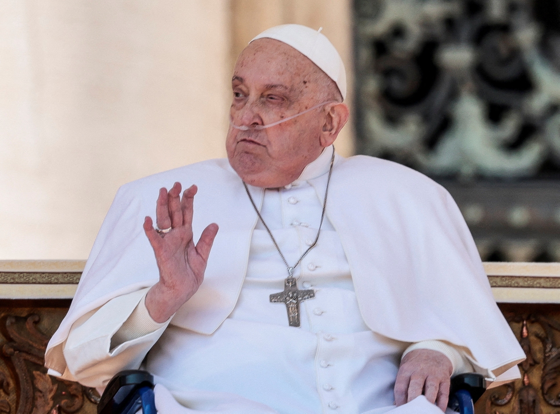 Papa Francisc, prima apariţie publică după externare