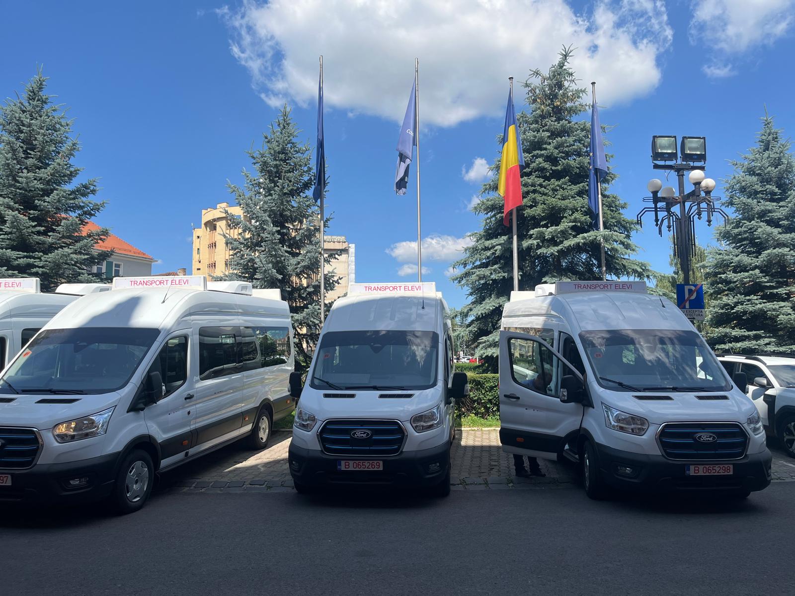 Microbuze școlare electrice noi /