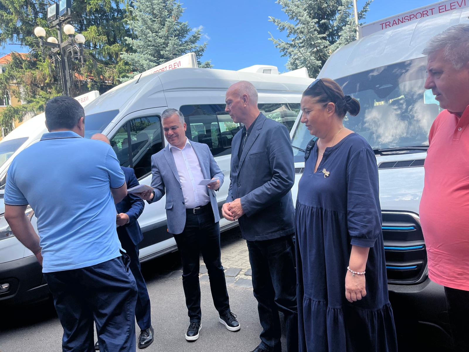 Microbuze școlare electrice noi /