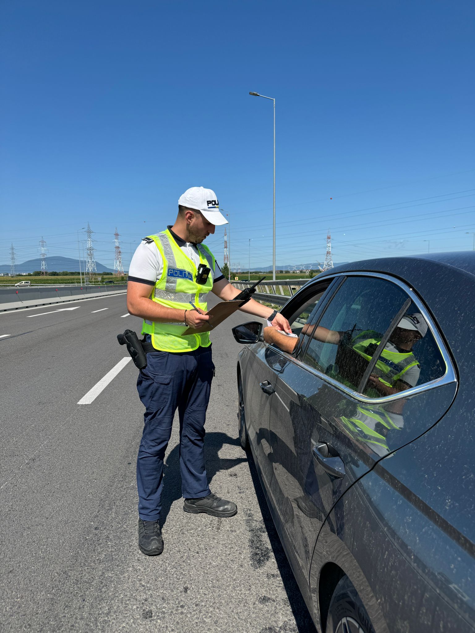 Aproape 100 de abateri rutiere depistate de polițiștii brașoveni într-o acțiune DN1 /
