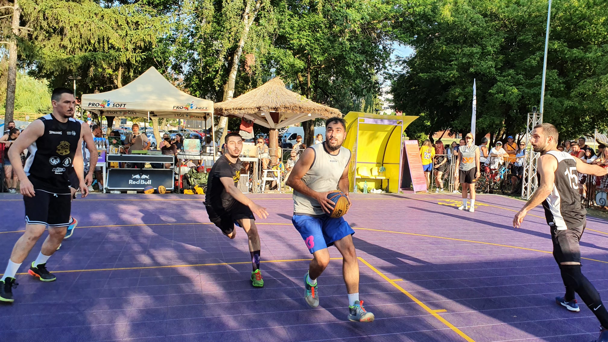 Baschet: Spectacol sub panoul de pe Kobe Court