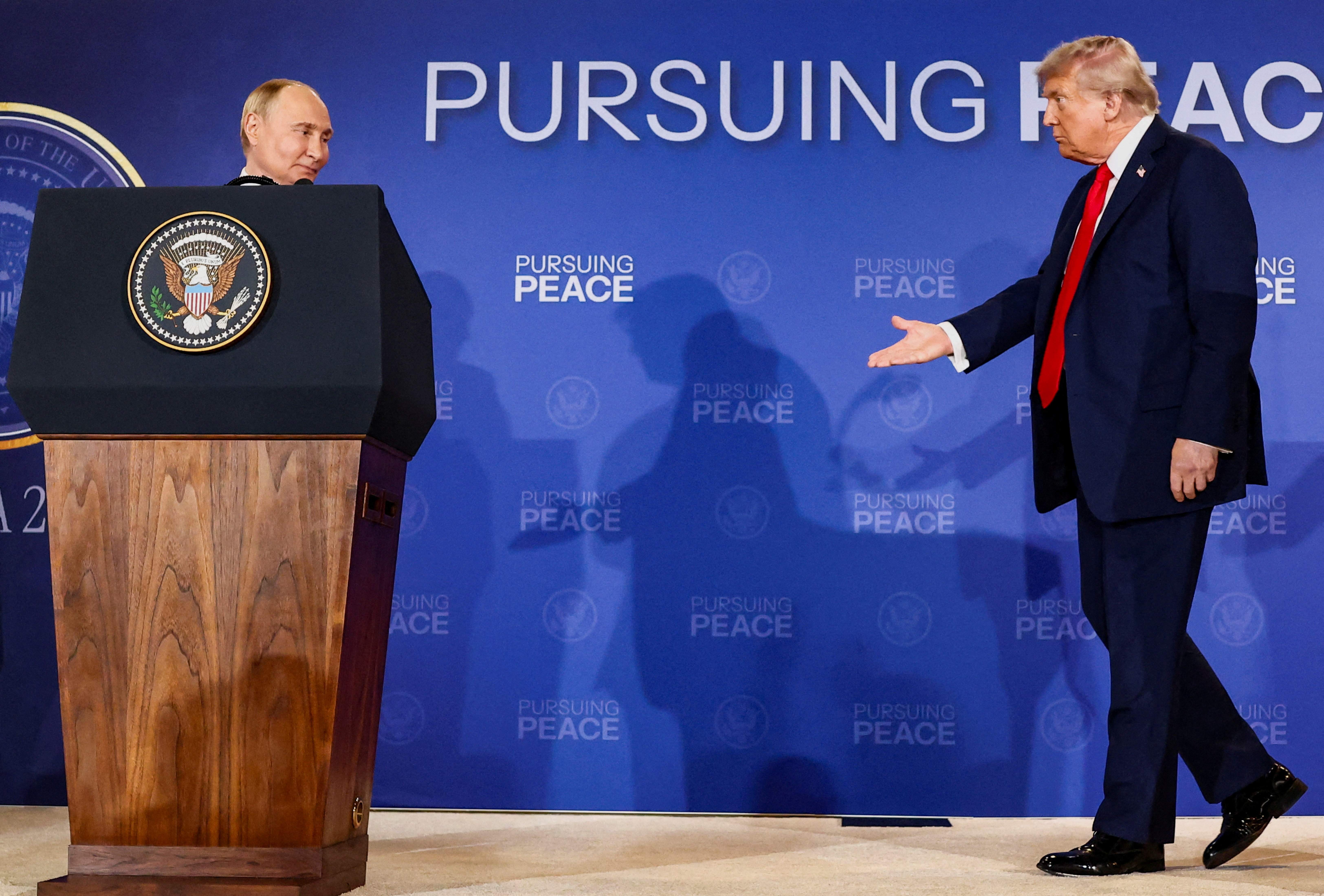 Donald Trump şi Vladimir Putin au încheiat întrevedera din Alasaka