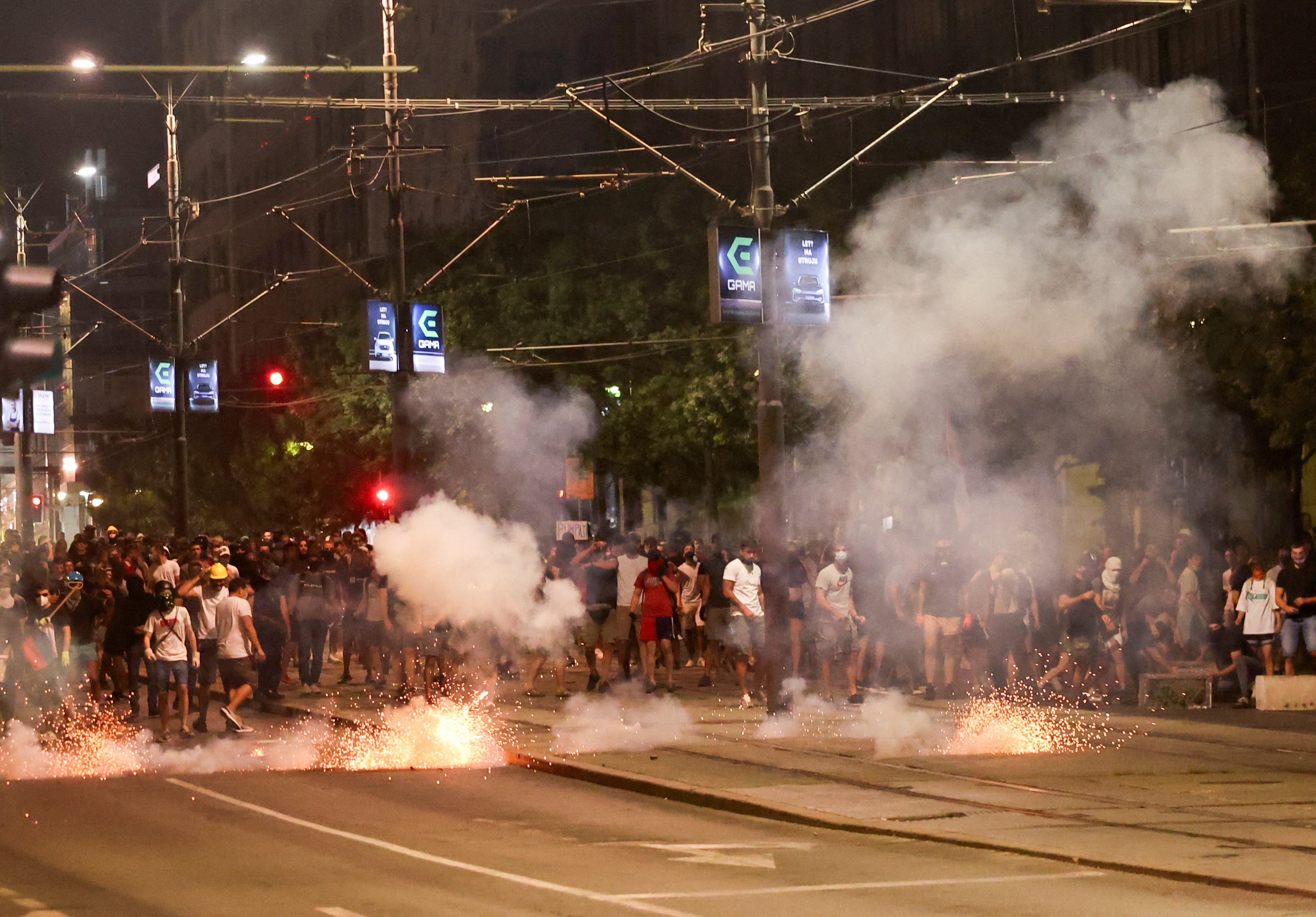 Serbia - Belgrad: Ciocniri violente între protestatari şi poliţie