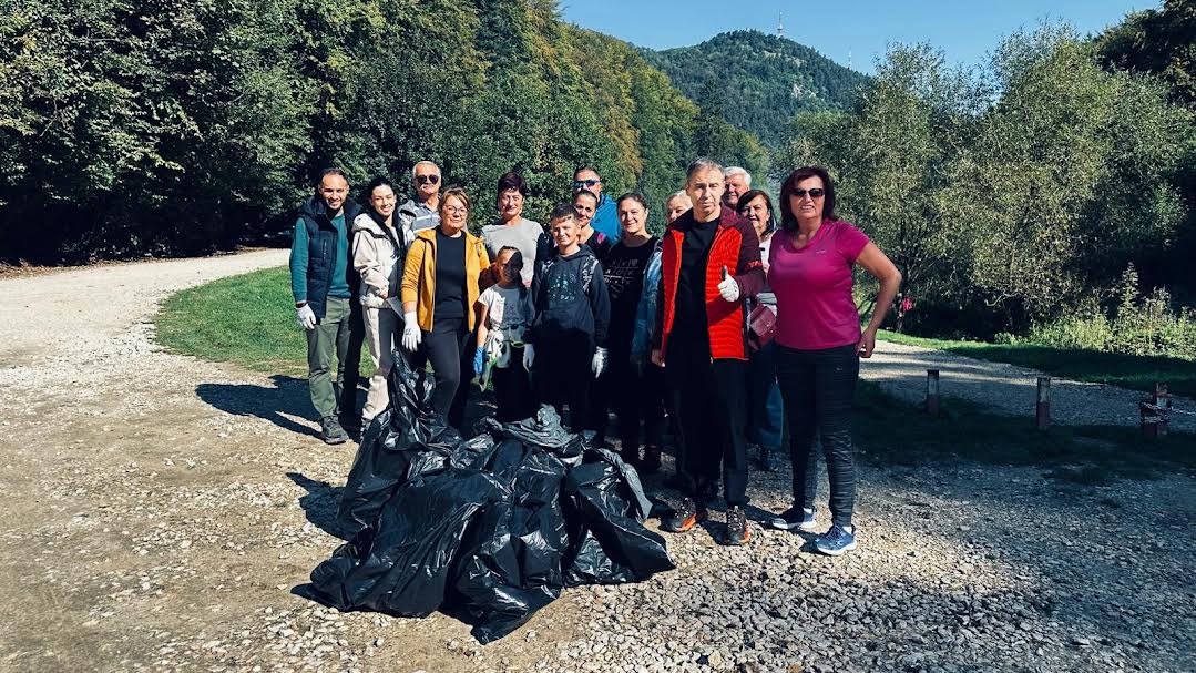 Angajații din Direcția Județeană de Mediu Brașov au igienizat zona La Iepure /