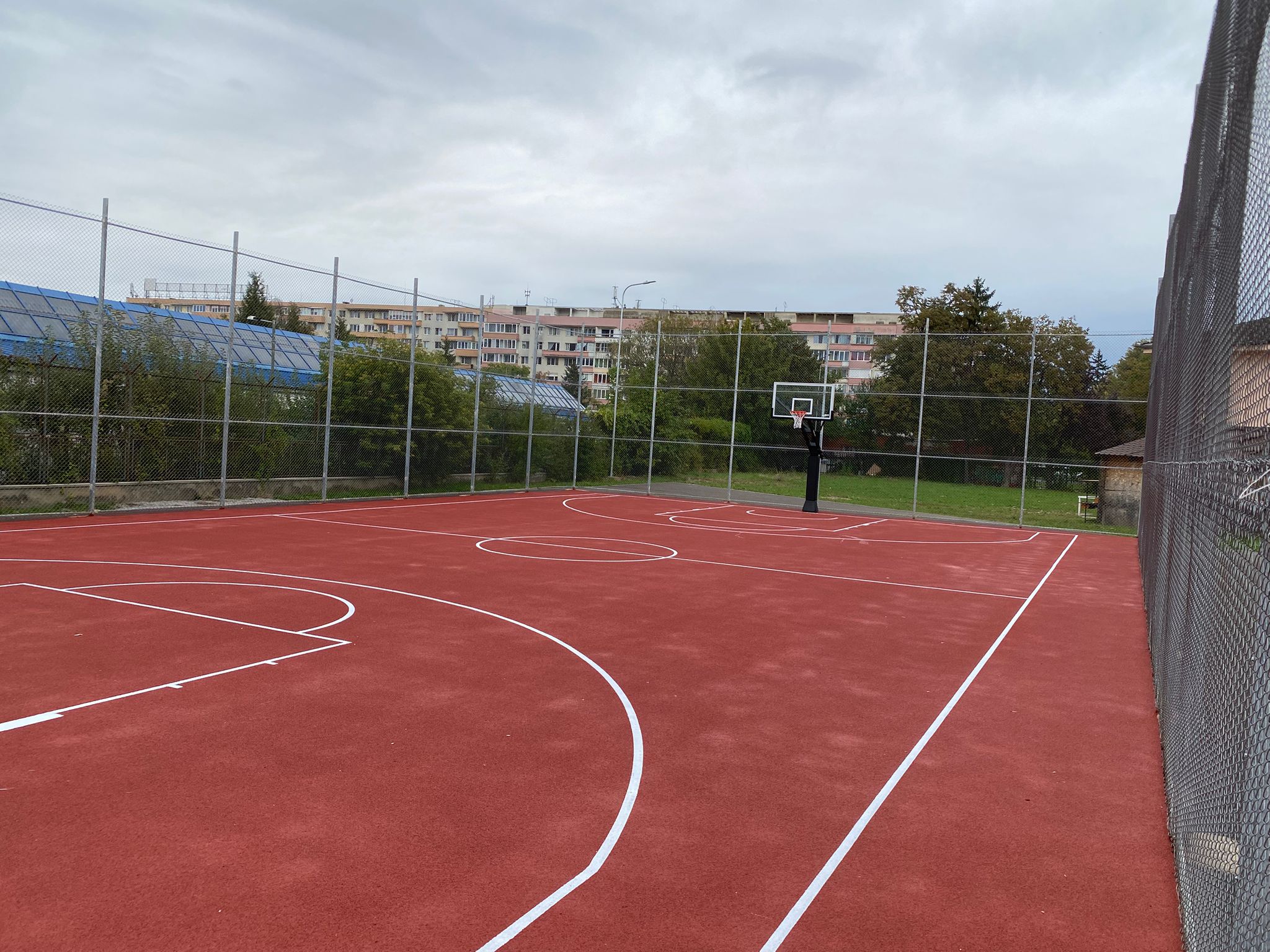 Noi terenuri de sport la dispoziția copiilor brașoveni /