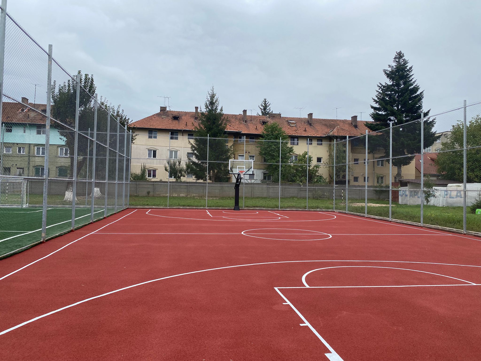 Noi terenuri de sport la dispoziția copiilor brașoveni /