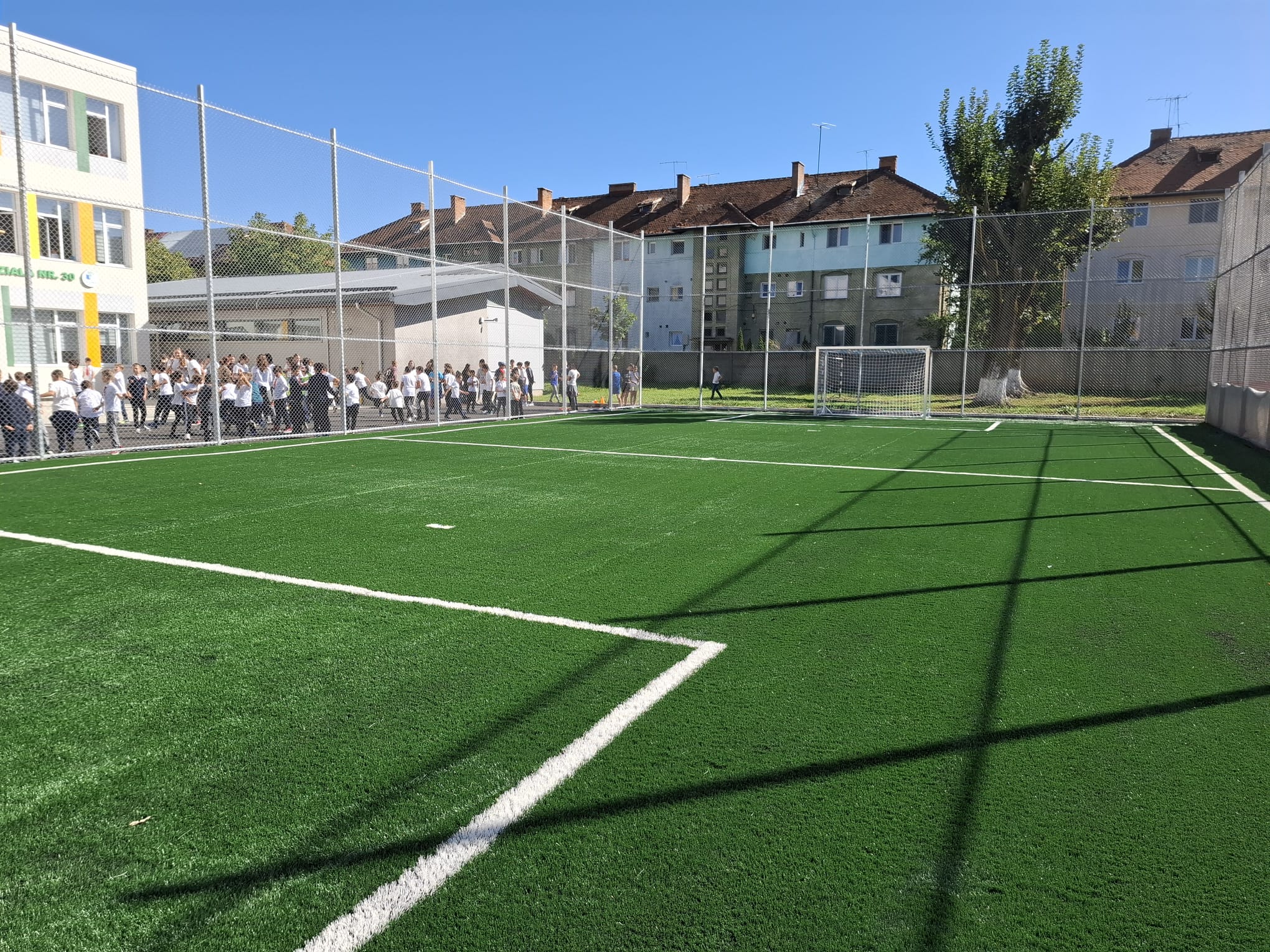 Noi terenuri de sport la dispoziția copiilor brașoveni /