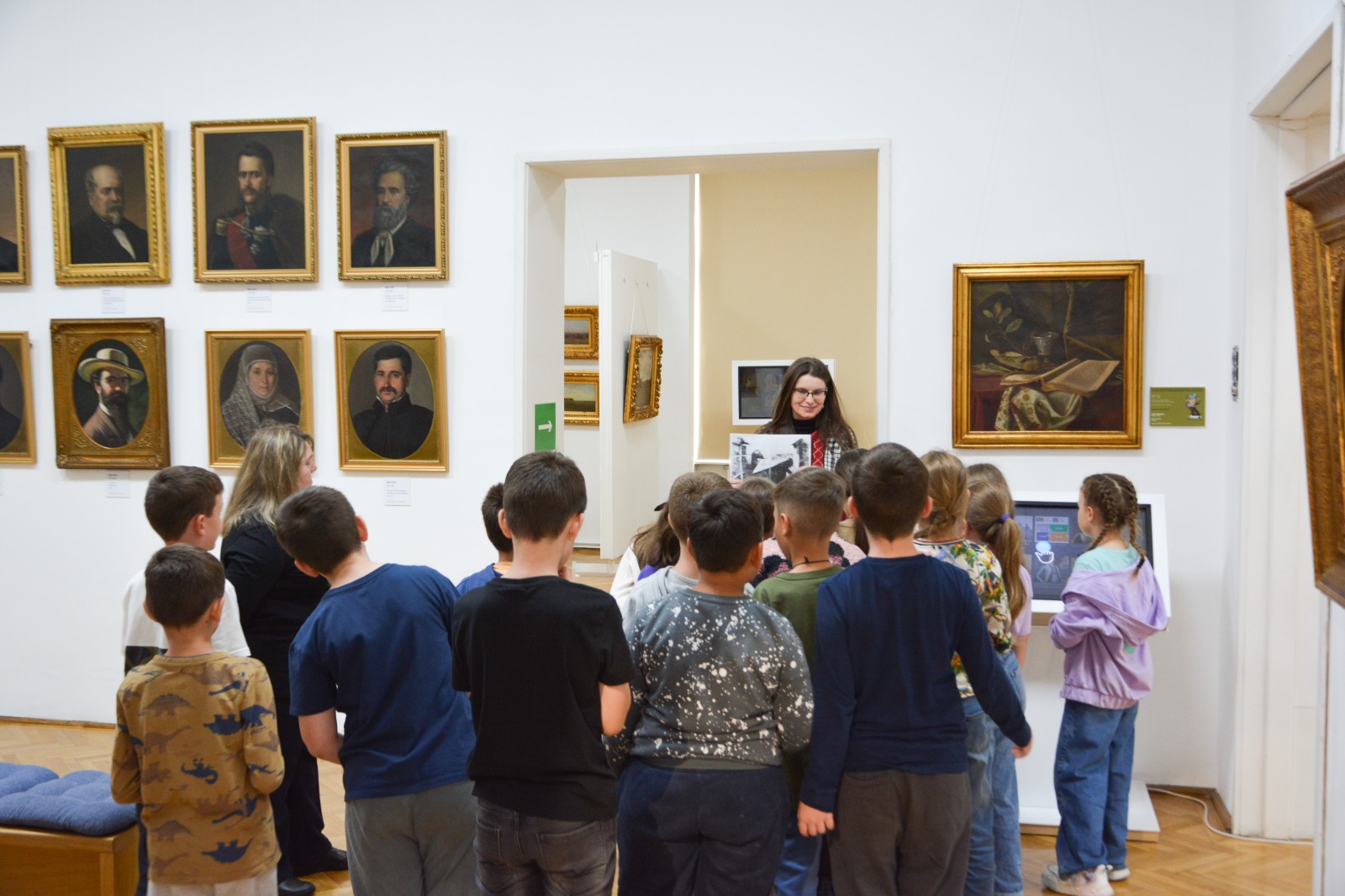 Muzeografele Sînziana Dumitrescu și Andreea Pocol, invitate la Pasaj Urban /